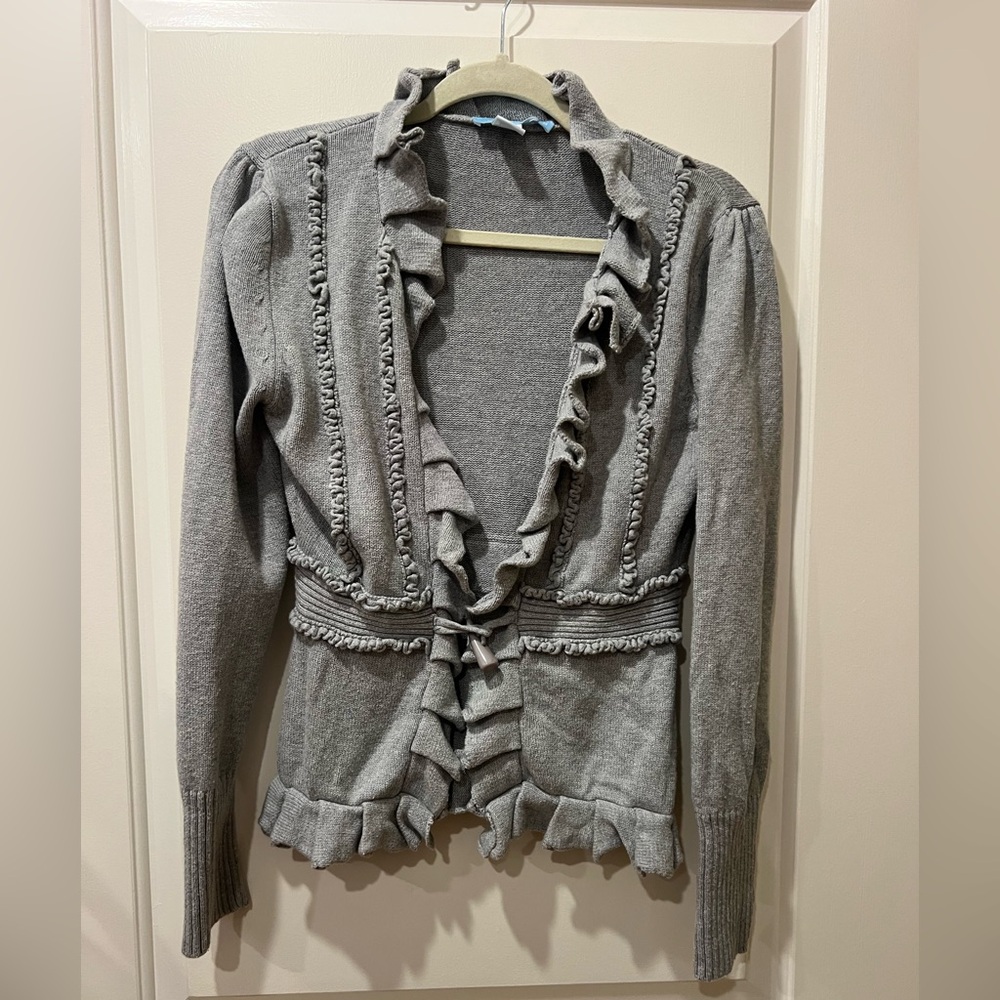 Urchin MD Gray Ruffled Women's Sweater